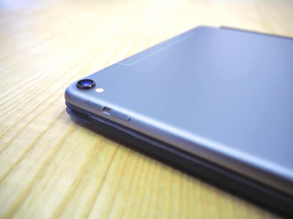iPad 10.5インチ ロック解除済 Wi-Fi+Cellularキーボード付 Amazon.co