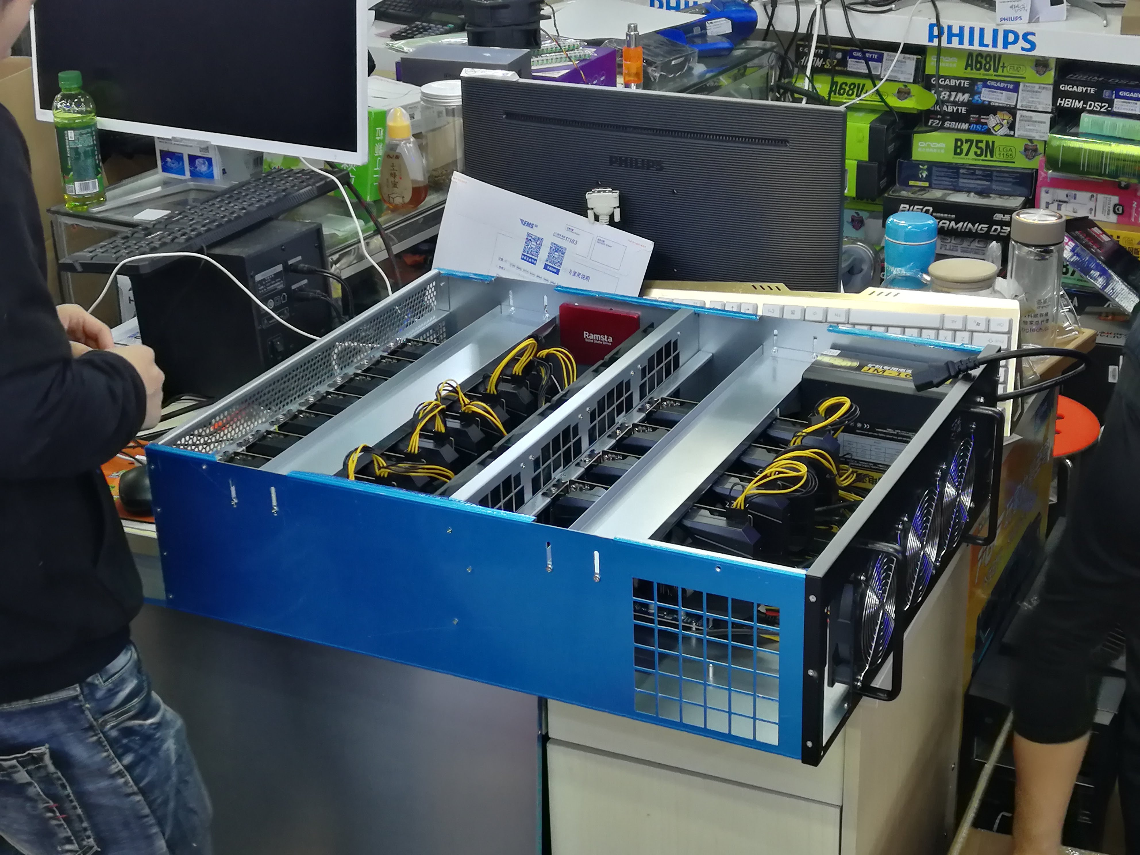 深センでは50万円のビットコインマイニング専用機が山積みで売られて