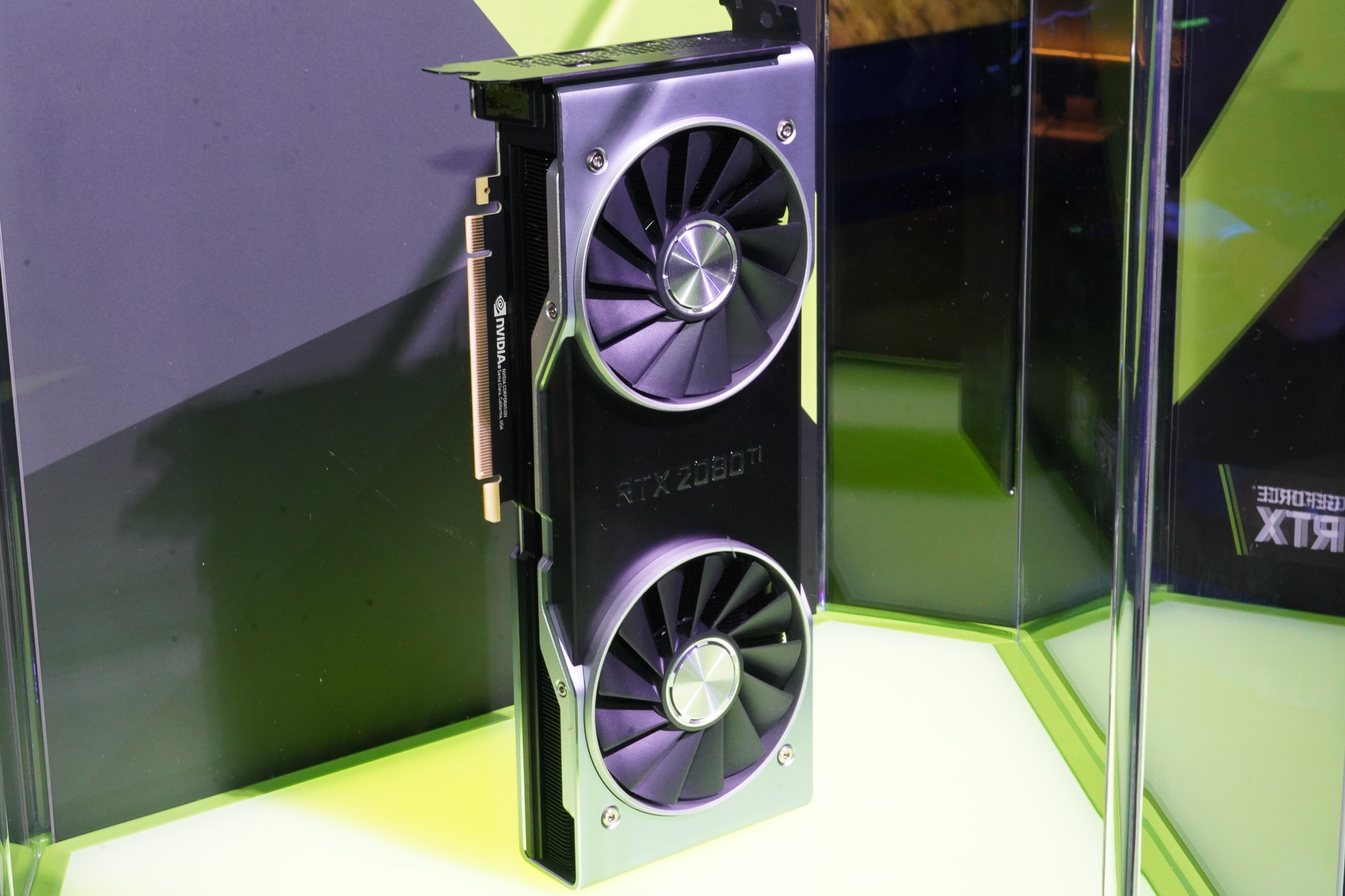 エヌビディア35個 売上1兆円企業NVIDIAの「最大の事業」に新GPUが与える巨大