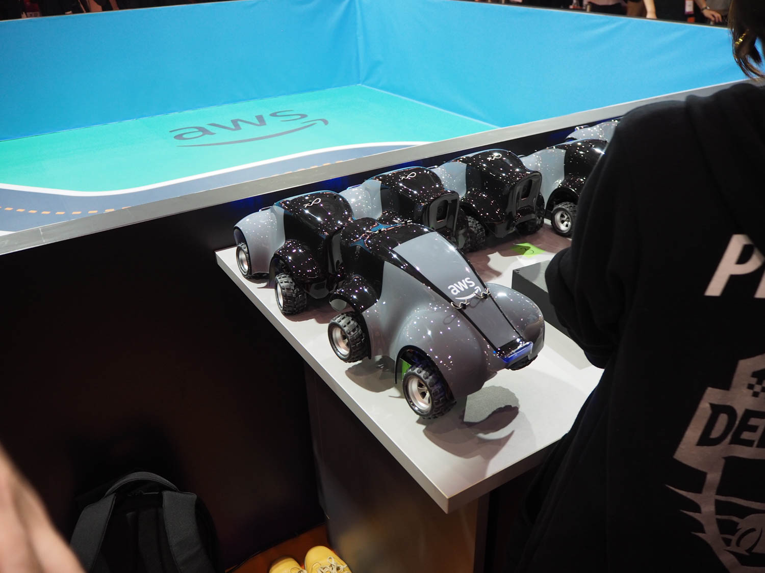 180分待ち！ AIロボットカー競技「DeepRacerリーグ」日本初開催、これ