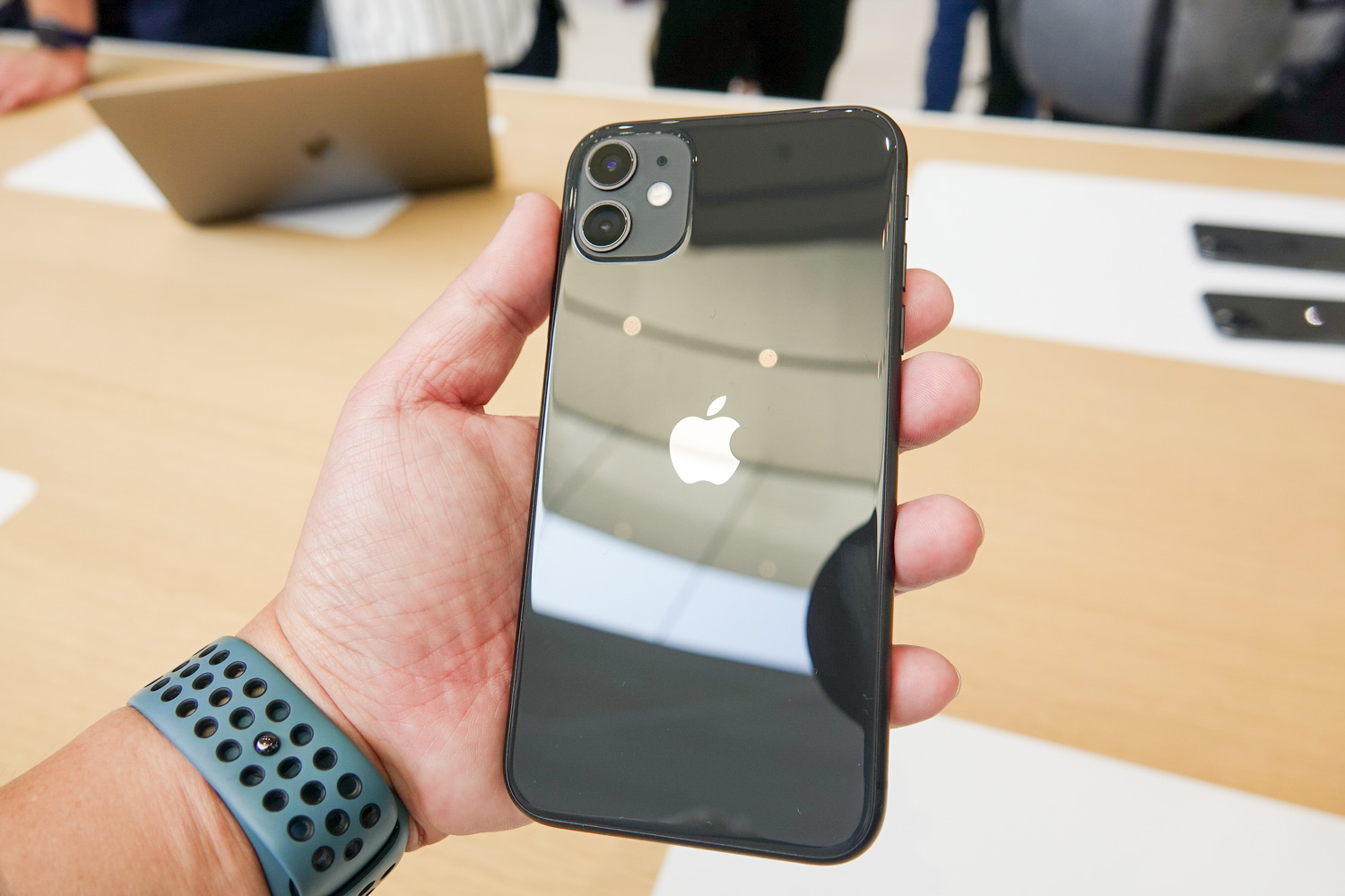 金曜21時から予約開始! iPhone 11か11 Proか、それが問題だ 金曜21時から予約開始! iPhone 11か11 Proか、それが問題だ