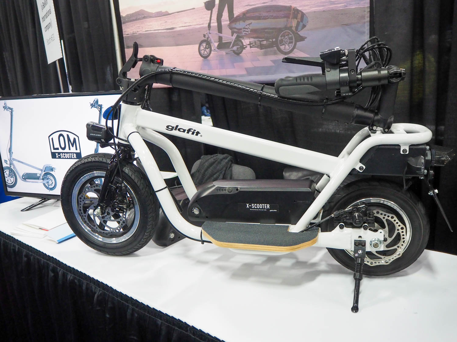 日本ベンチャーの“立ち乗り”電動バイク「X-Scooter LOM」がCES2020
