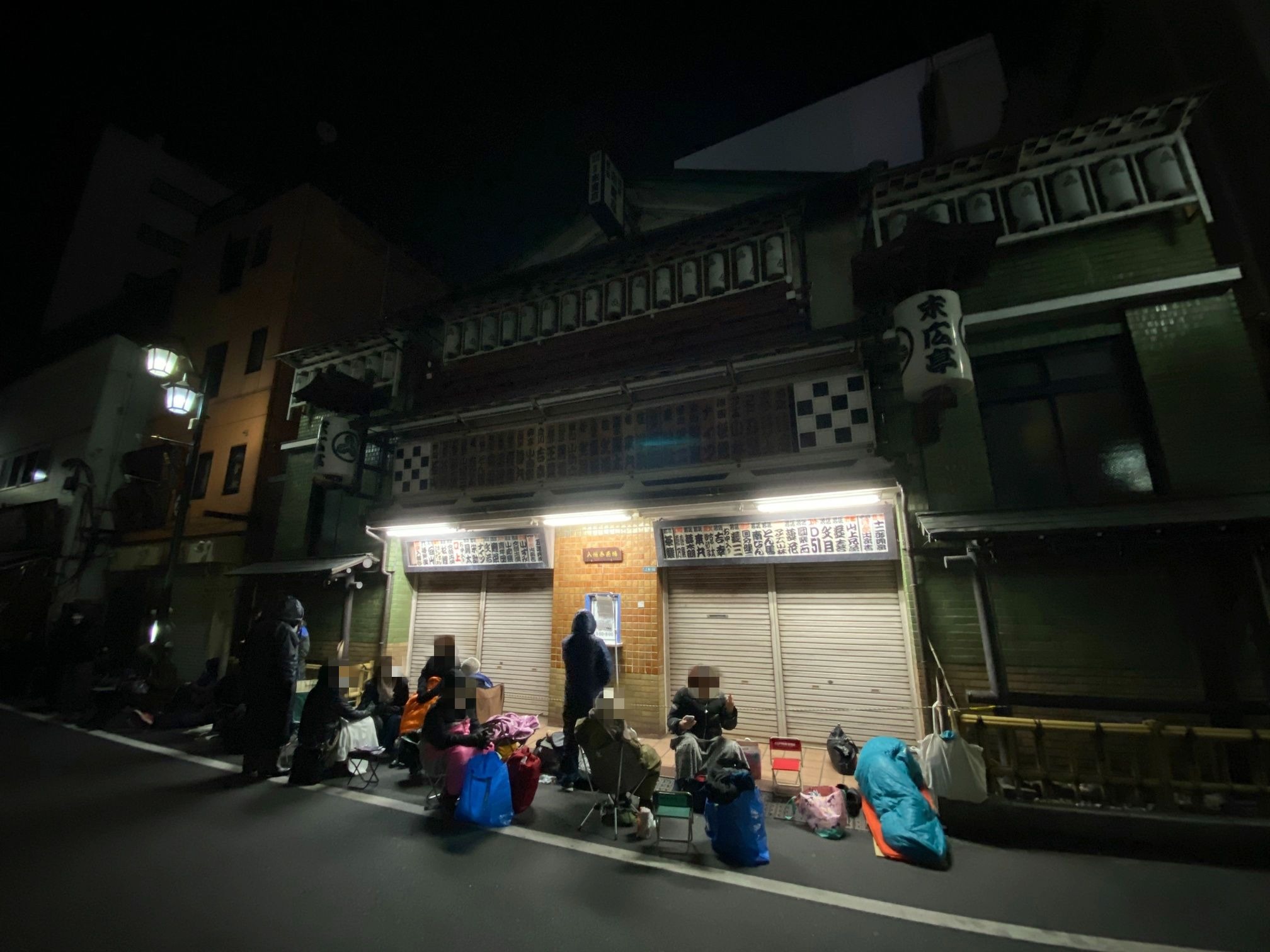 神田松之丞が「伯山」襲名、末広亭に徹夜組も。ファン100人超の熱気を