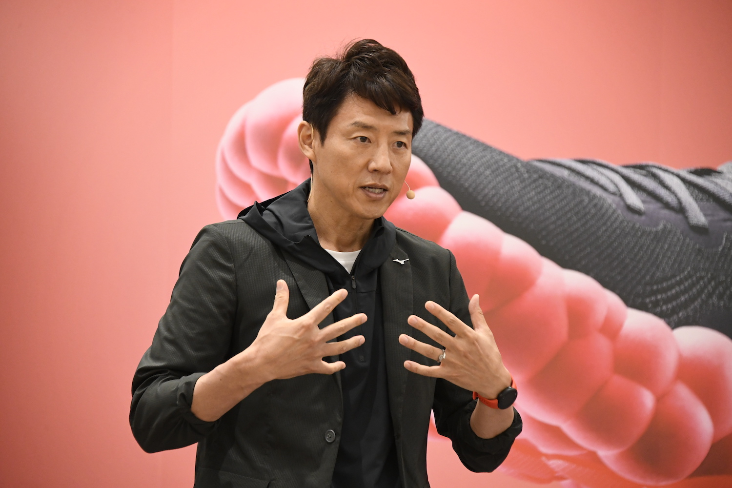 見た目がバブル！ ミズノの新作シューズ「THE MIZUNO ENERZY」松岡修造
