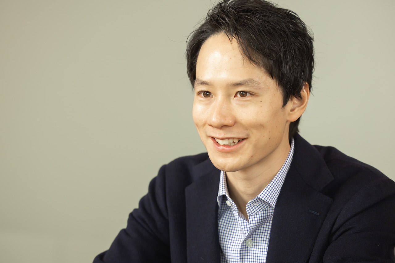 弁護士時代に鍛えられた意思決定力。200億の係争、親権をかけた