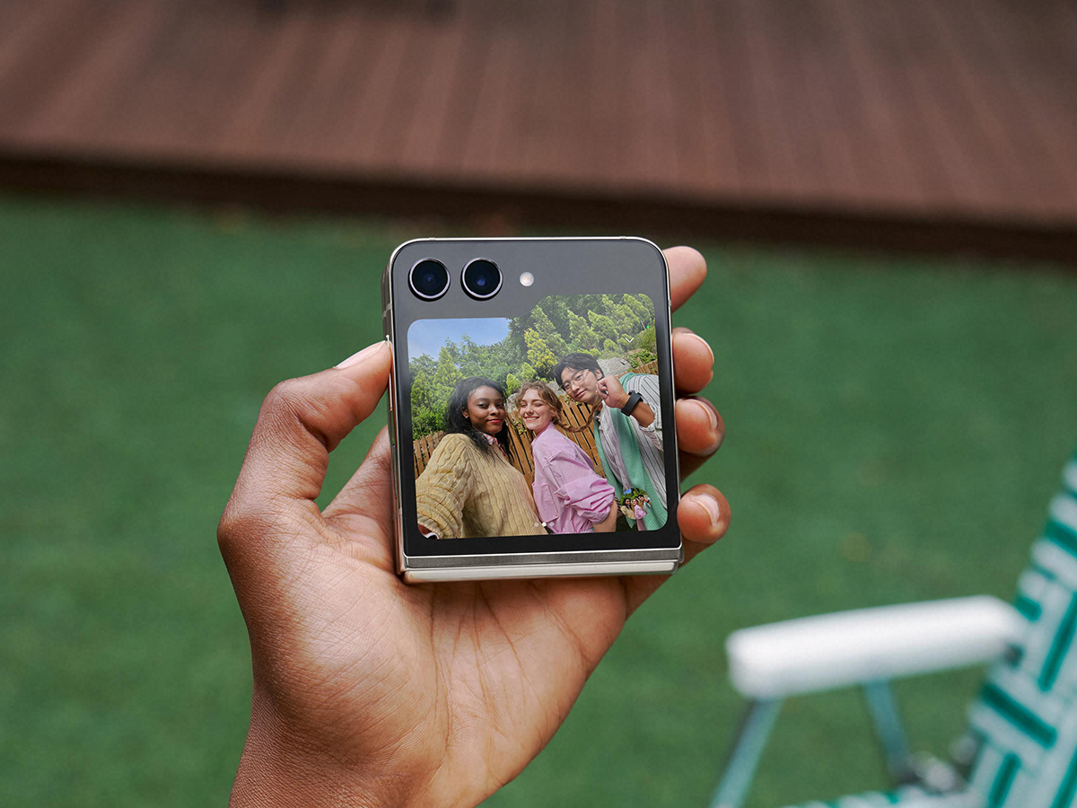 Samsung Galaxy Z Flip5 折りたたみスマホ　画面要相談 サムスン折りたたみスマホが日本にも登場。個性が光る「Galaxy Z Flip5