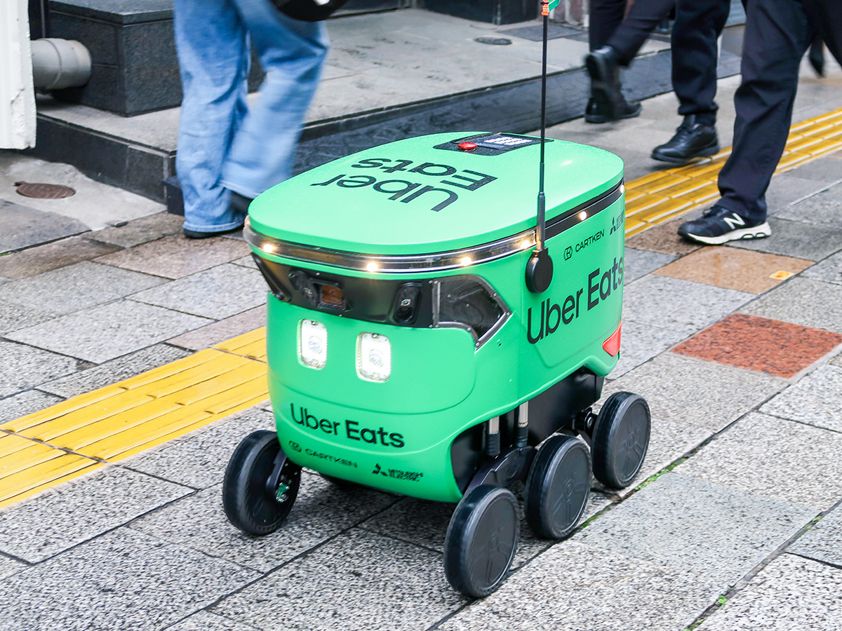 Uber Eatsが「自律ロボット宅配」を東京・日本橋で運用開始。三菱電機