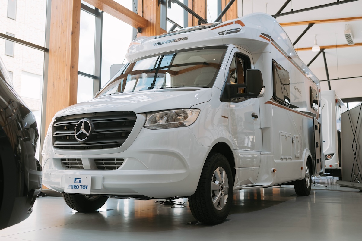 ベンツがベースの1700万円キャンピングカーに、3000万円超の最高級