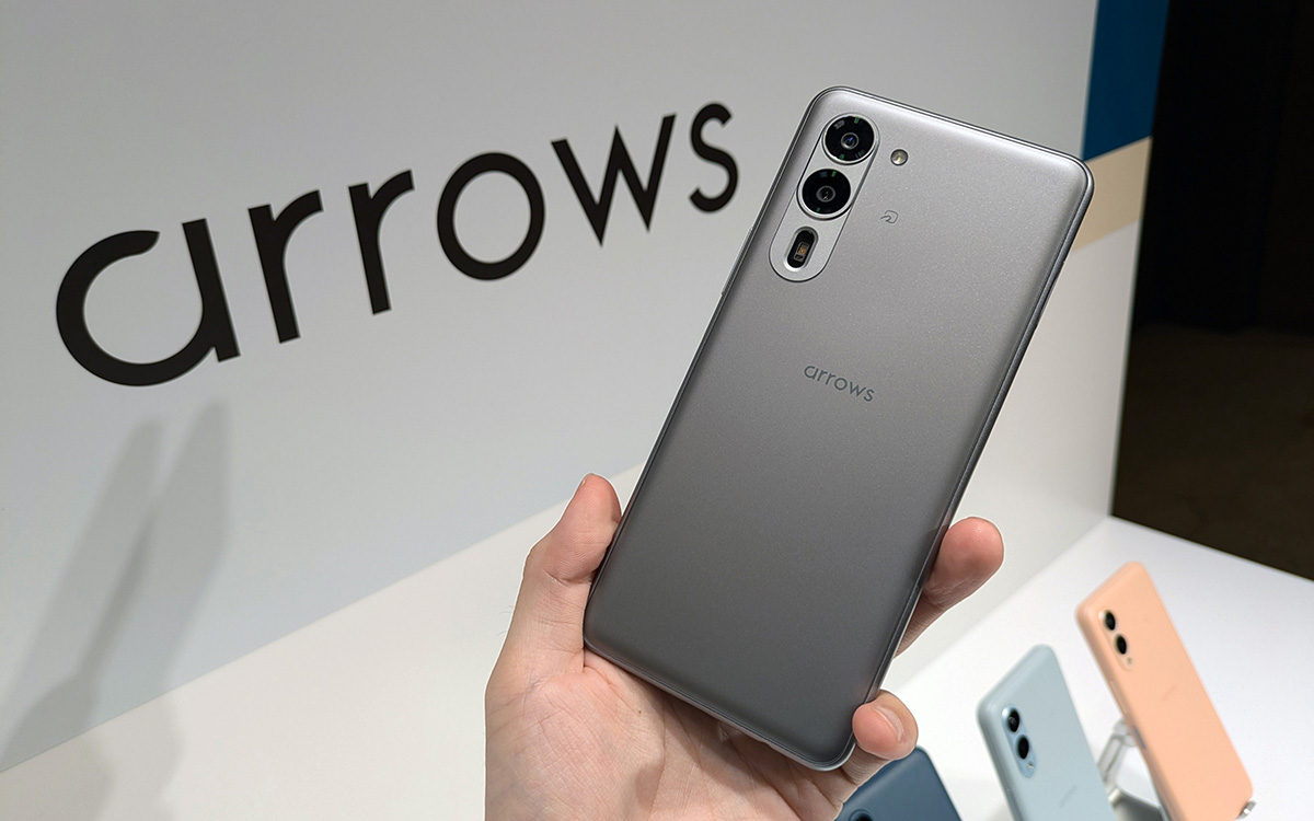 経営破綻した「arrows」スマホがレノボ傘下で復活。「折りたたみ」も