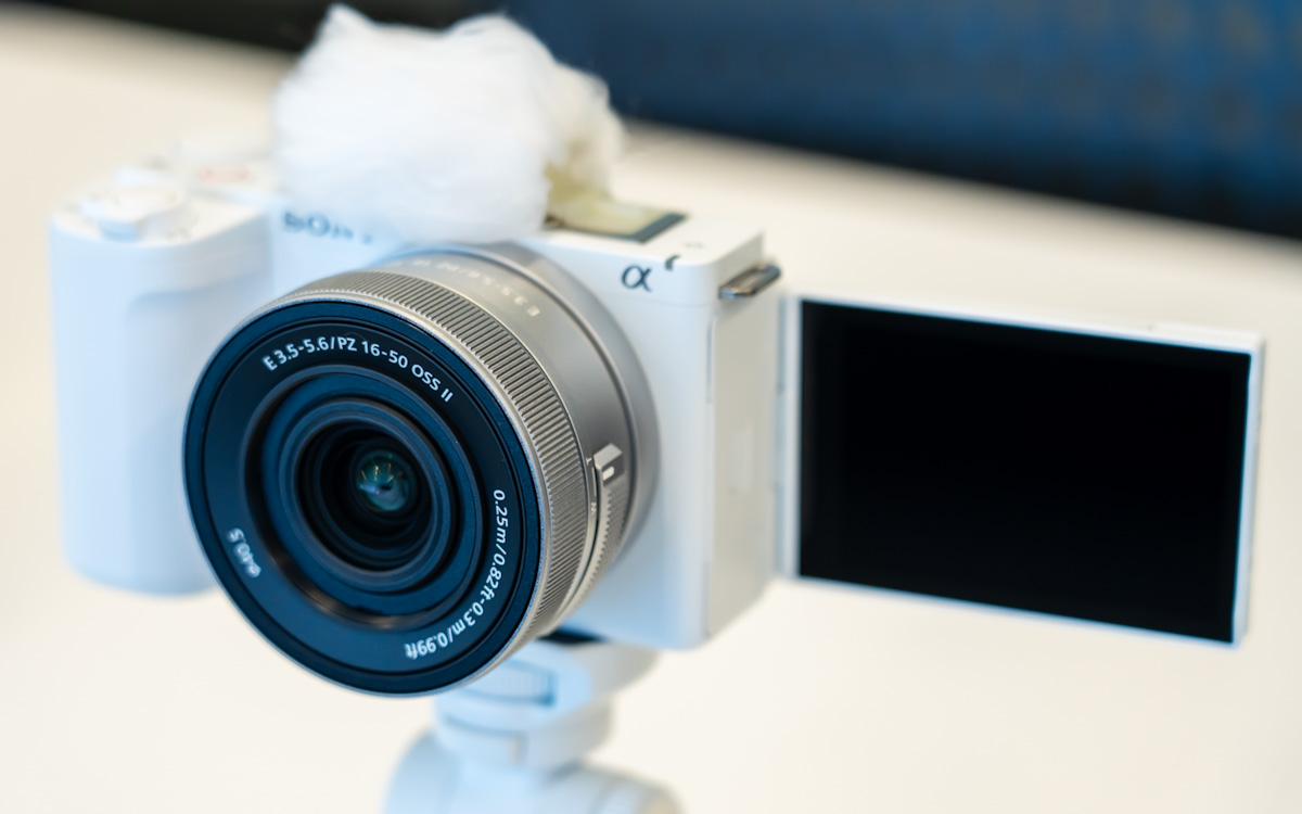 ソニーが新型カメラ「VLOGCAM ZV-E10 II」発表。ショート動画に最適な