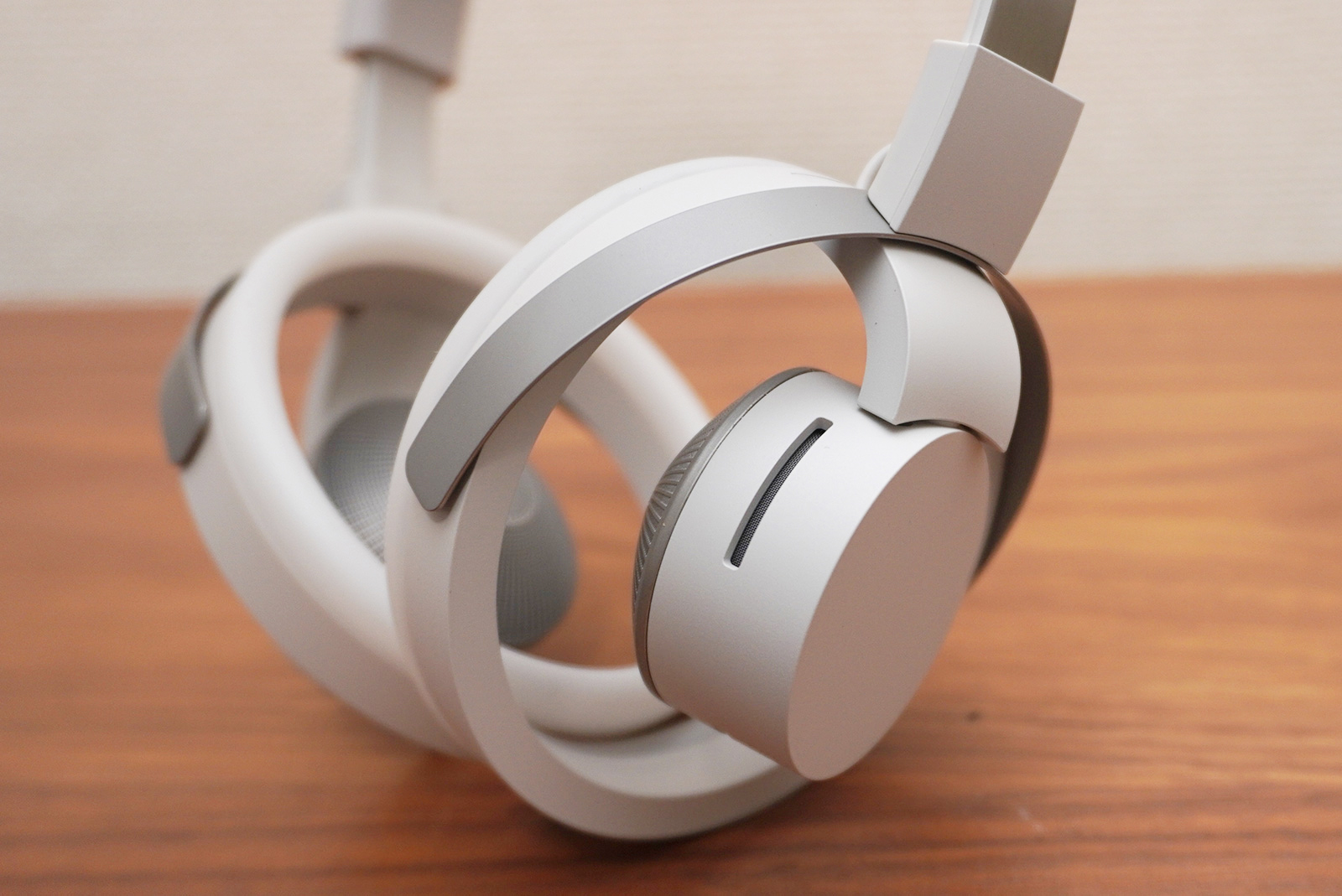 NTTのヘッドホン「nwm ONE」レビュー：耳をふさがず音漏れし
