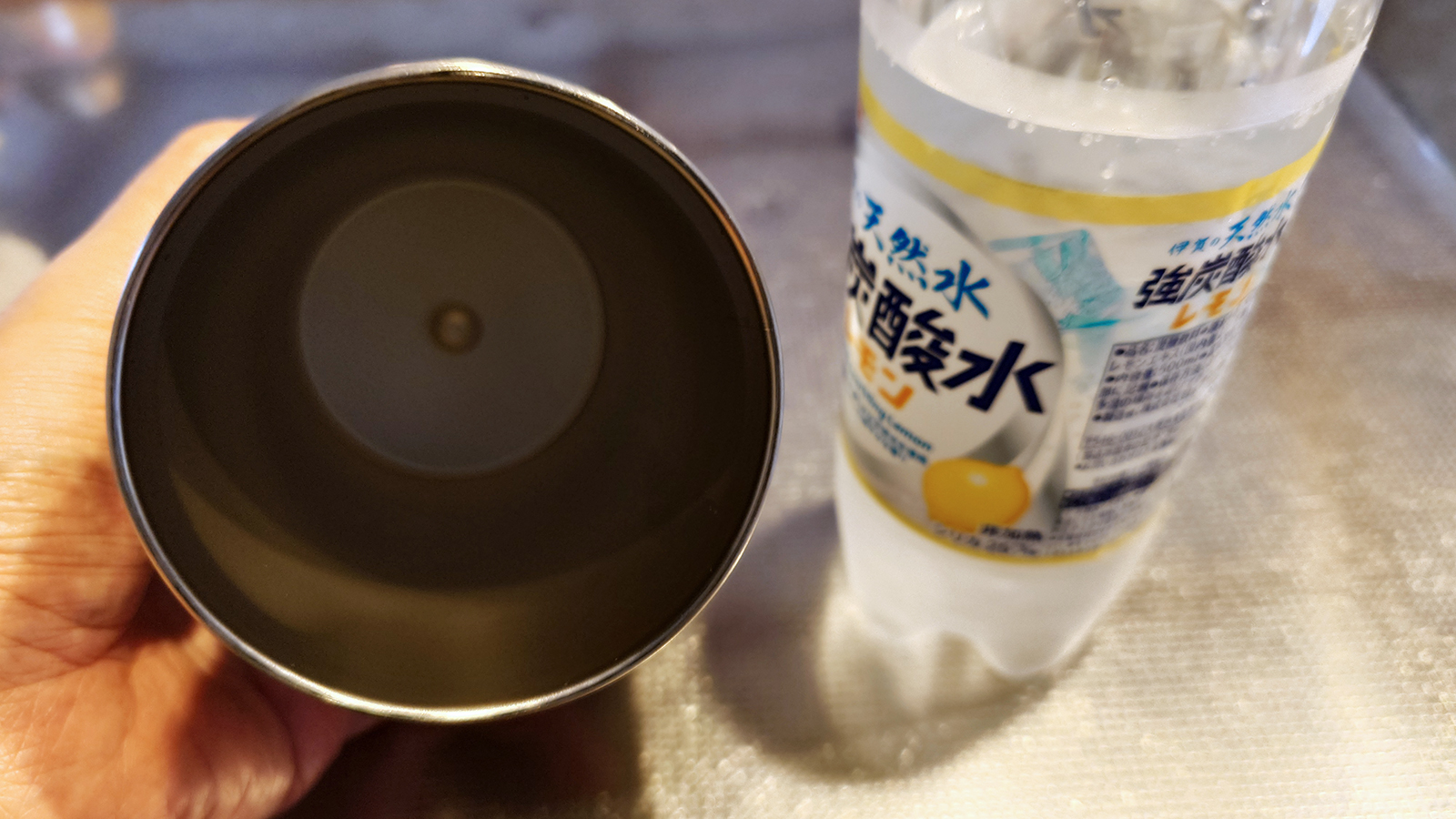 このペットボトルホルダー、優秀。約3時間たっても中身がひんやりした