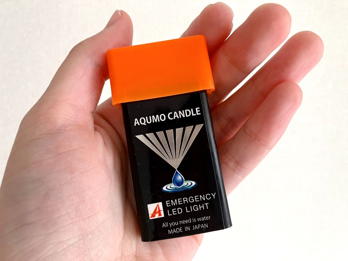 防災リュックでかさばる懐中電灯は「1mlの水で7日間光る」コレが最適解