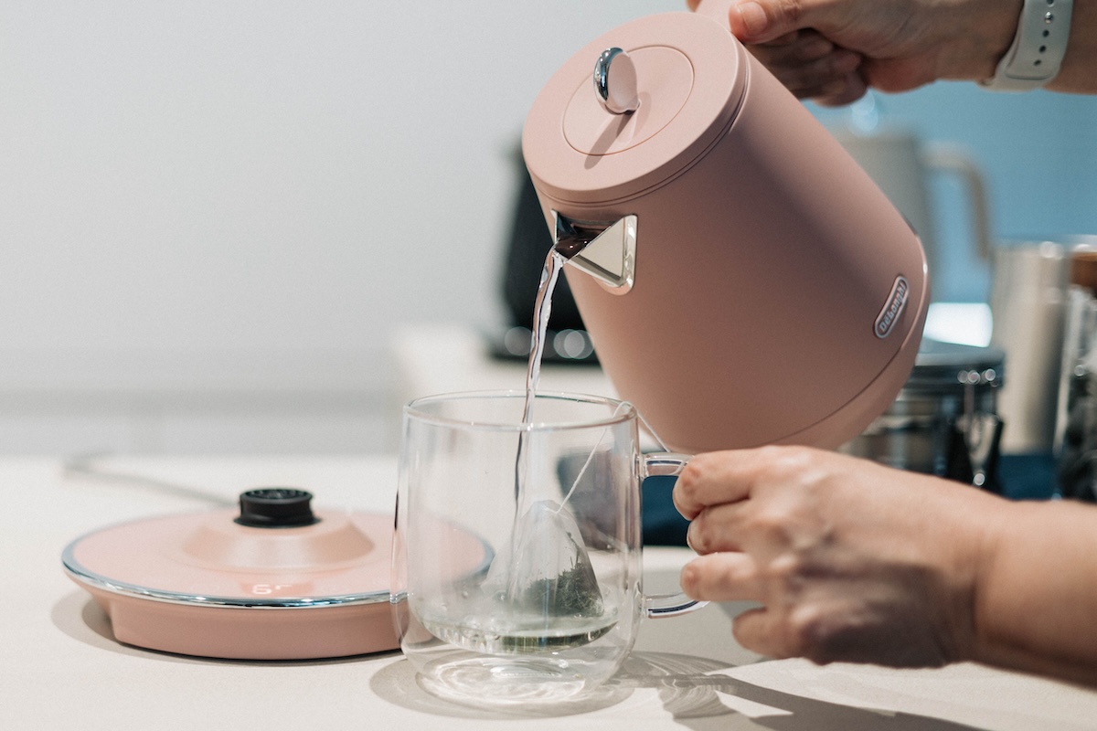 デロンギの新作電気ケトルをコーヒー好きにも薦めたい理由。9段階の