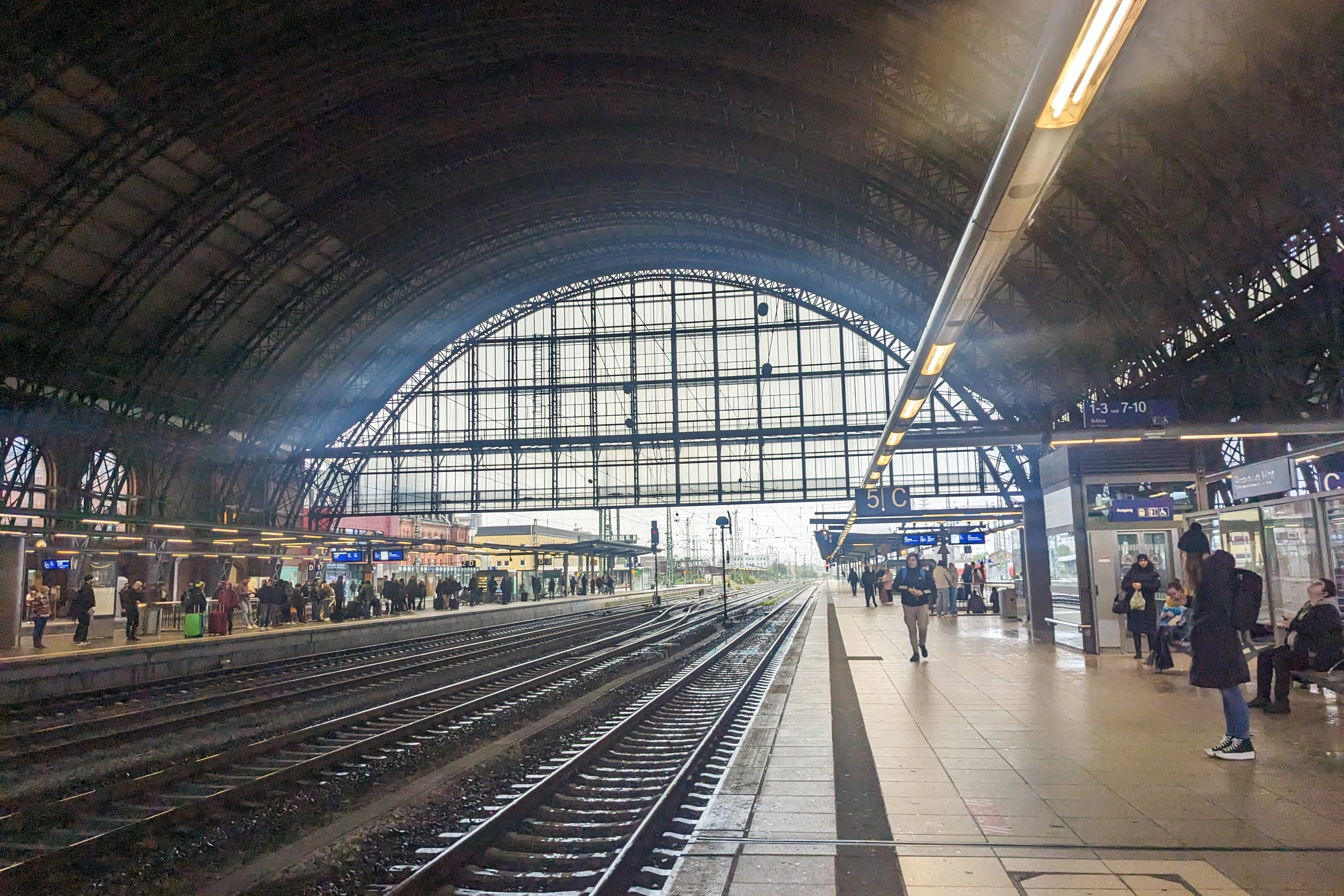 授業料は基本無料、電車も乗り放題。ドイツ在学5年で体感した「教育に