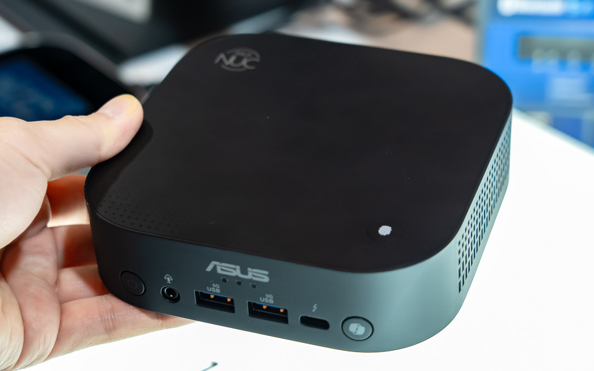 ASUSの1kgを切る「Copilot＋PC」が日本上陸。2画面PCや超小型PCもAI化