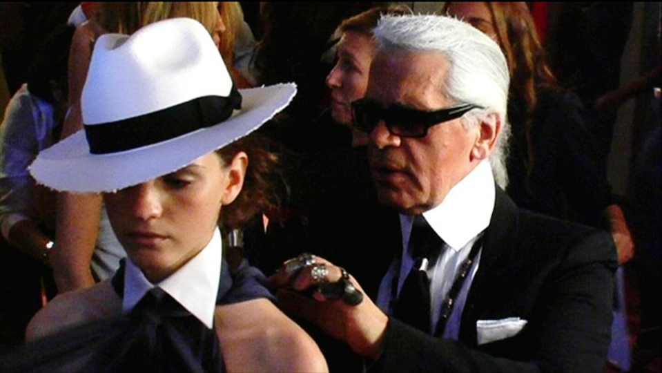 シャネル 創業100年 巨匠 カール ラガーフェルドのサングラスの奥の素顔 Mashing Up