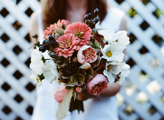 身近な人を花で飾った フィルムで撮り続ける写真家の物語 Mashing Up