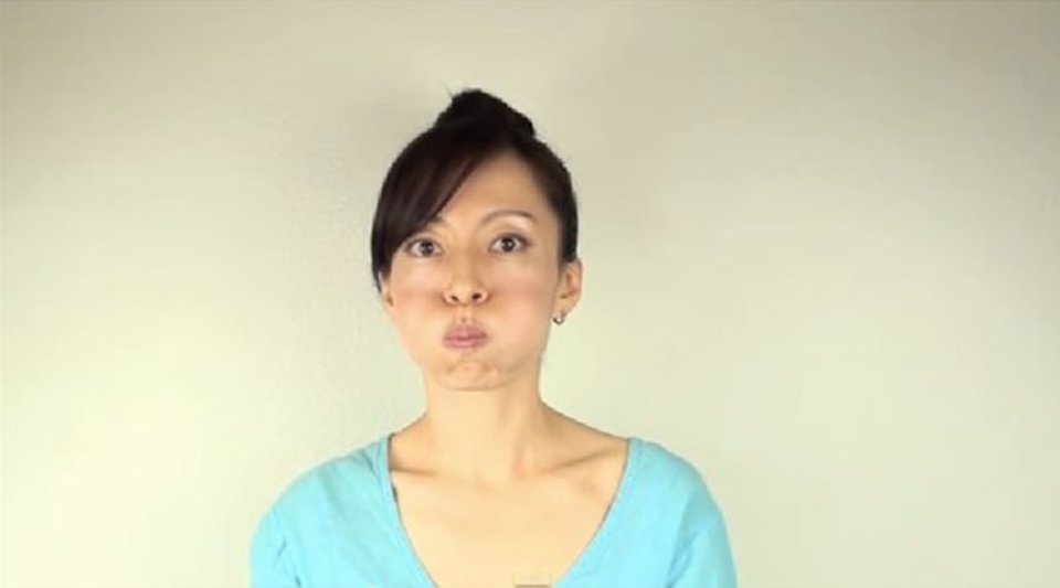 道具いらずでたるみ撃退 アメリカでも話題のフェイヨガ Mashing Up