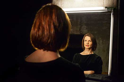 ファブリックの女王 にみる自分流を貫く女の半生 今この映画 Mashing Up