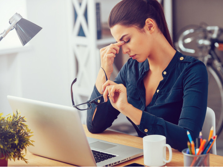 働く女性を悩ませる眼精疲労。つらいときに試すべき簡単な方法って？ cafeglobe