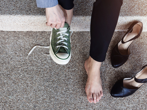 スニーカー通勤 アリです ニューヨーカーたちはどうしてる Mashing Up