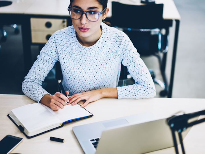 先生教えて! この汗、イライラ......まさか｢プレ更年期｣?