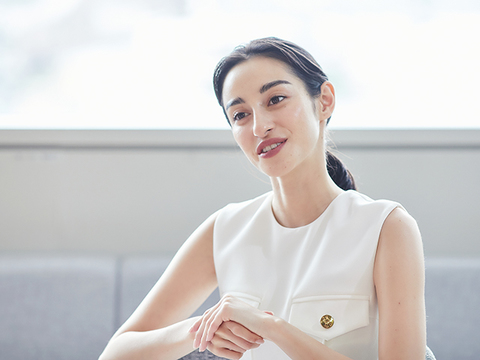 いつもよそ者扱いされてきた モデル 国木田彩良さんが新たな居場所で起こす波とは Mashing Up