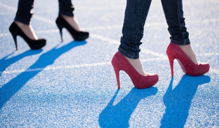 足に合わないパンプスで不眠になる 外反母趾と睡眠の意外な関係 Mashing Up