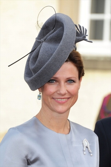 日刊セレブ 華やか 奇抜な帽子の競演 ロイヤルウエディング ファッションその2 Mashing Up