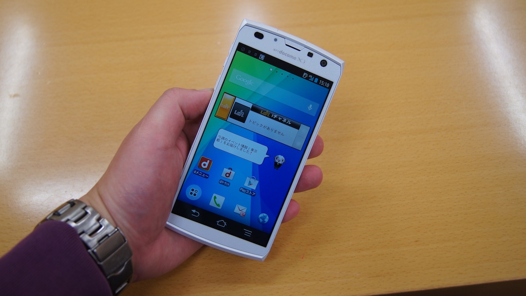 ドコモ新製品発表会 大画面で長時間snsや動画を楽しめる Arrows X F 02e ギズモード ジャパン