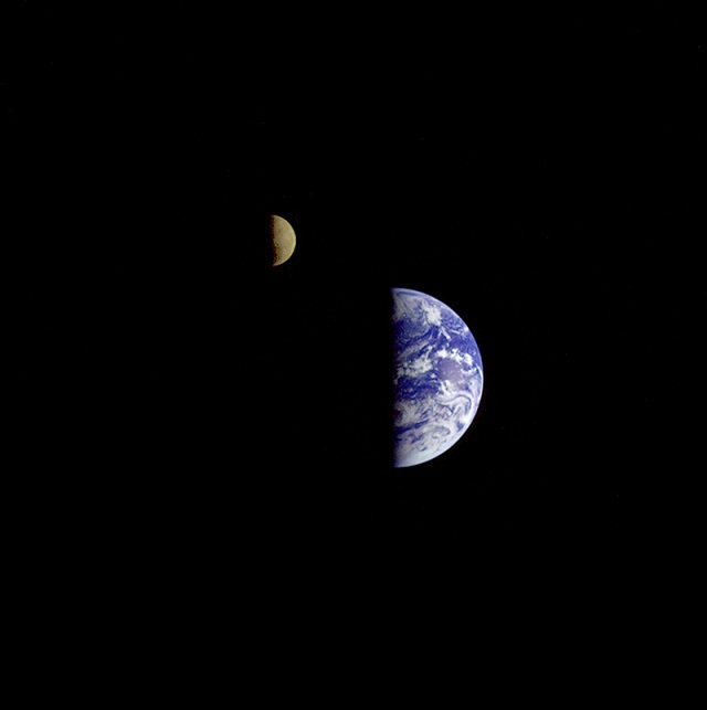 150929earth&moon4.jpg