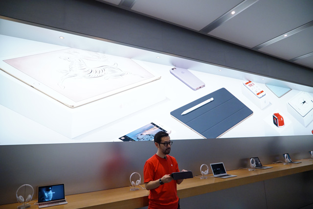 20151130applestore3D02.jpg
