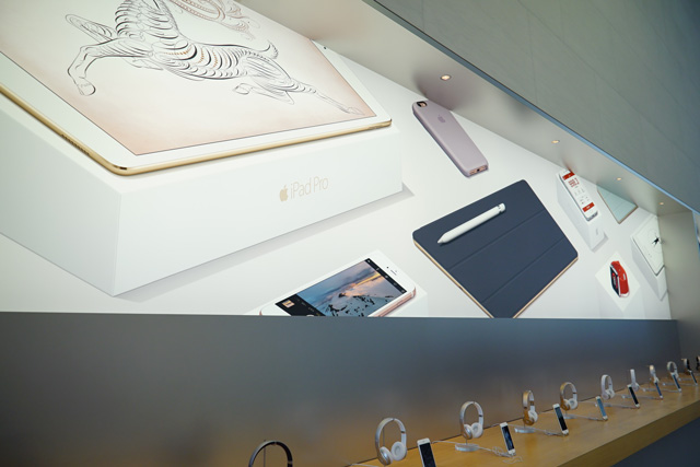 20151130applestore3D05.jpg