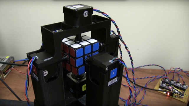 160125rubikcuberobotaction.jpg