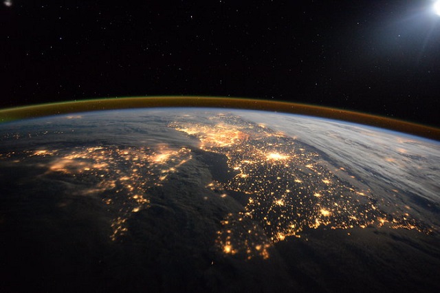 160414_nightscenefromspace_2.jpg