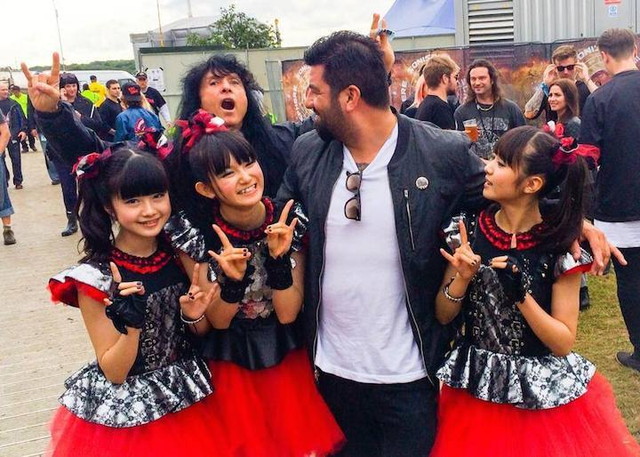 BABYMETAL 大御所 バンド 記念撮影
