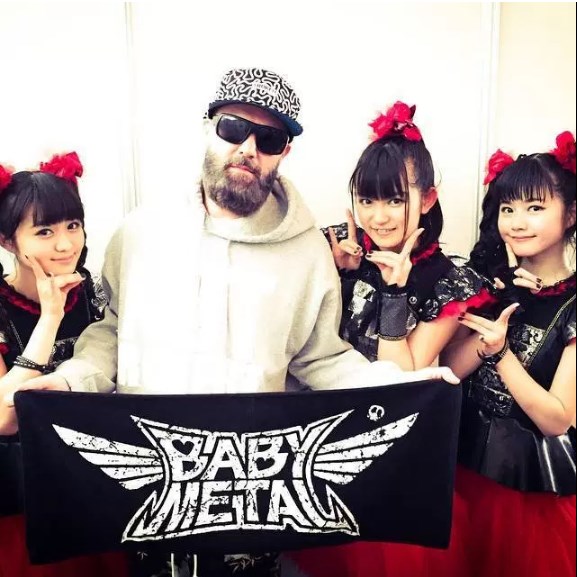 BABYMETAL 大御所 バンド 記念撮影
