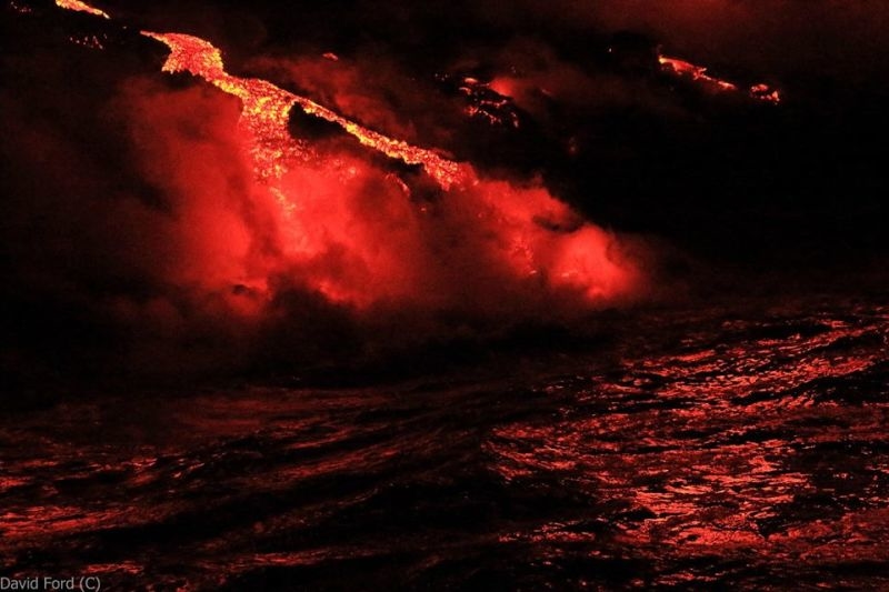 崖から海に流れ落ちるハワイの溶岩がファンタジーなことよ14