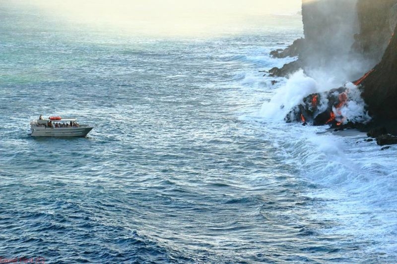 崖から海に流れ落ちるハワイの溶岩がファンタジーなことよ6