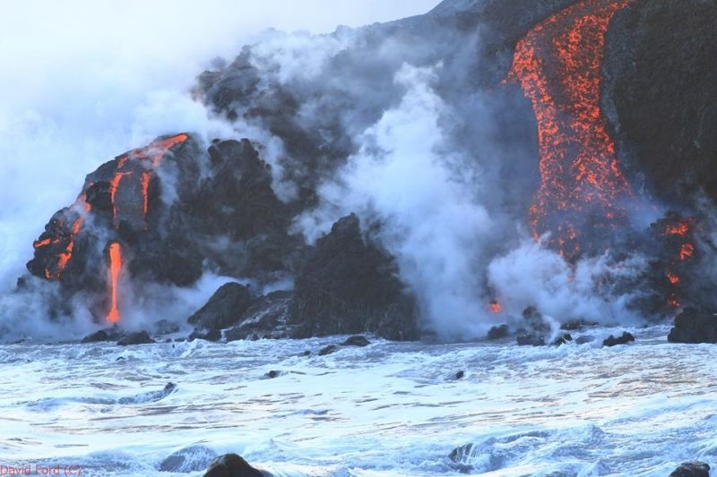 崖から海に流れ落ちるハワイの溶岩がファンタジーなことよ7