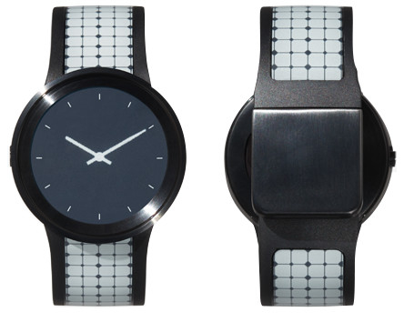 服に合わせて時計のバンドも着替えよう。ソニーのスマートウォッチ「FES Watch U」3