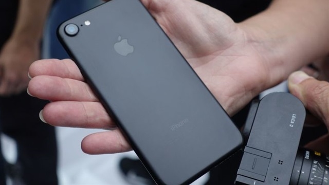 iPhone 7をファーストインプレッション ジェットブラック