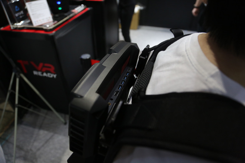 VR専用バックパック型PC「MSI VR One」 3