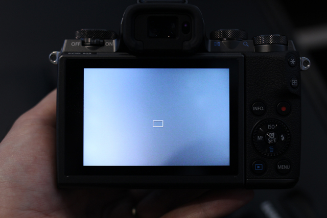 キヤノン「EOS M5」ハンズオン! タッチ&ドラッグAFの衝撃。デジタル一眼レフとの距離を大幅に縮めた4