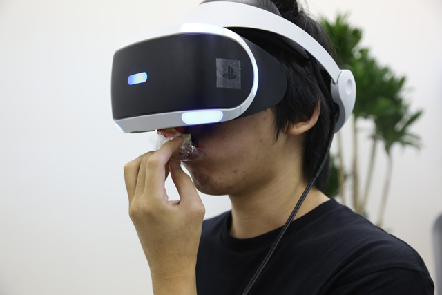 161013_psvr_eat.jpg