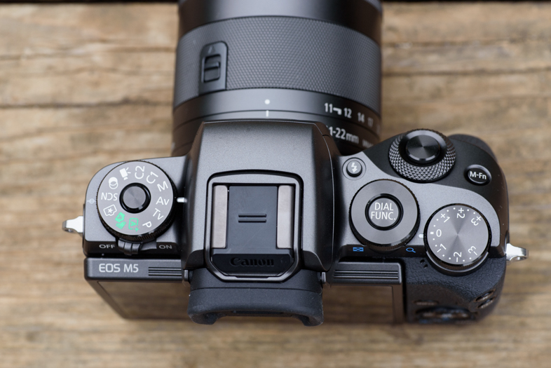 弱点が見当たらないぞ……。ミラーレスofミラーレスになりうるか? キヤノン「EOS M5」実写レビュー4