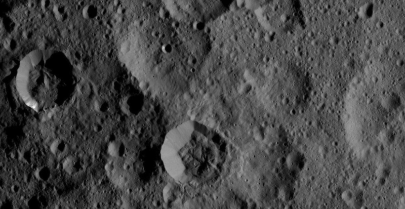 NASA、準惑星ケレスのクレーターの鮮明な写真の撮影に成功5