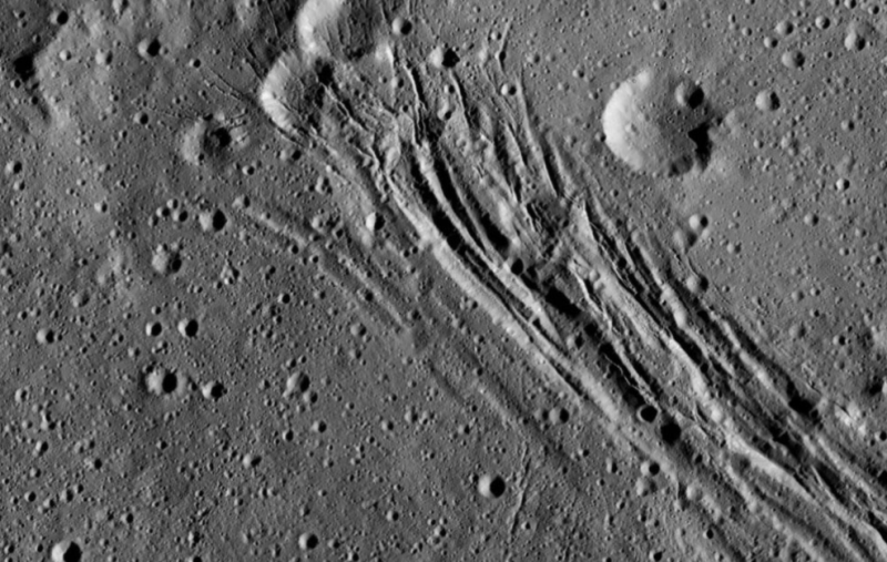 NASA、準惑星ケレスのクレーターの鮮明な写真の撮影に成功6