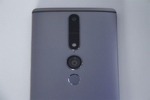 161202google_tango_phone2.jpg